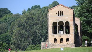 Iglesia de Santa María del Naranco - Oviedo, Asturias, España