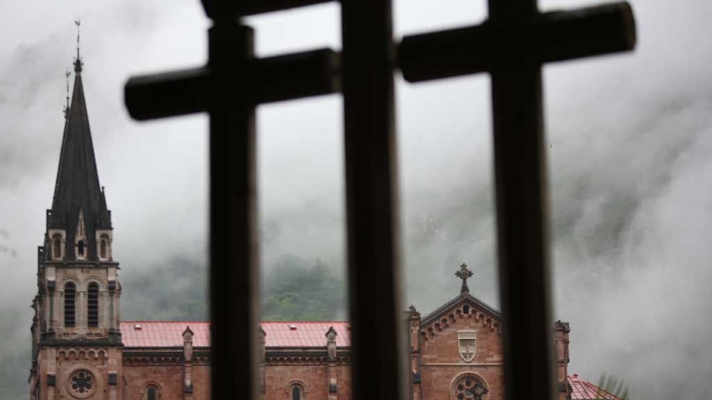 Santuario de la Virgen de Covadonga - Patrona de Asturias - La Santina